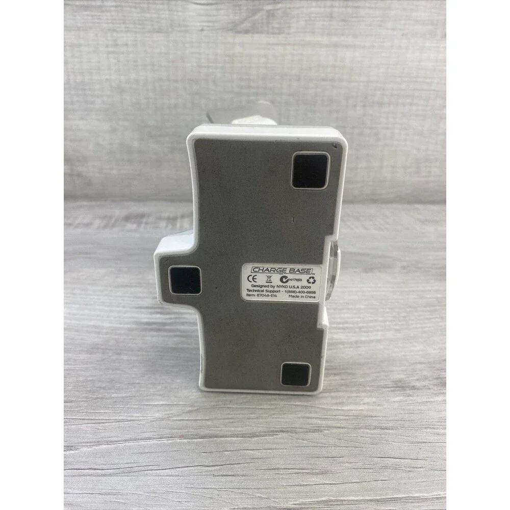 NYKO CHARGE BASE Induction Charging Stand For Wii Controllers Model 87048-E14